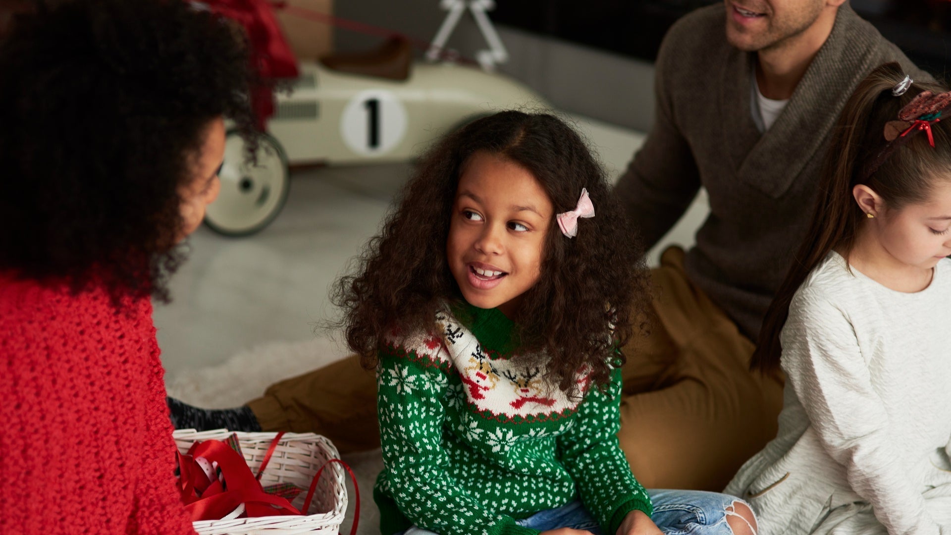 🎄 Let the Games Begin! 5 Fun Family Games to Play This Christmas